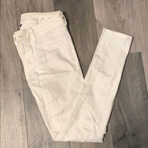 American Eagle Super Stretch White Jeans Size 4